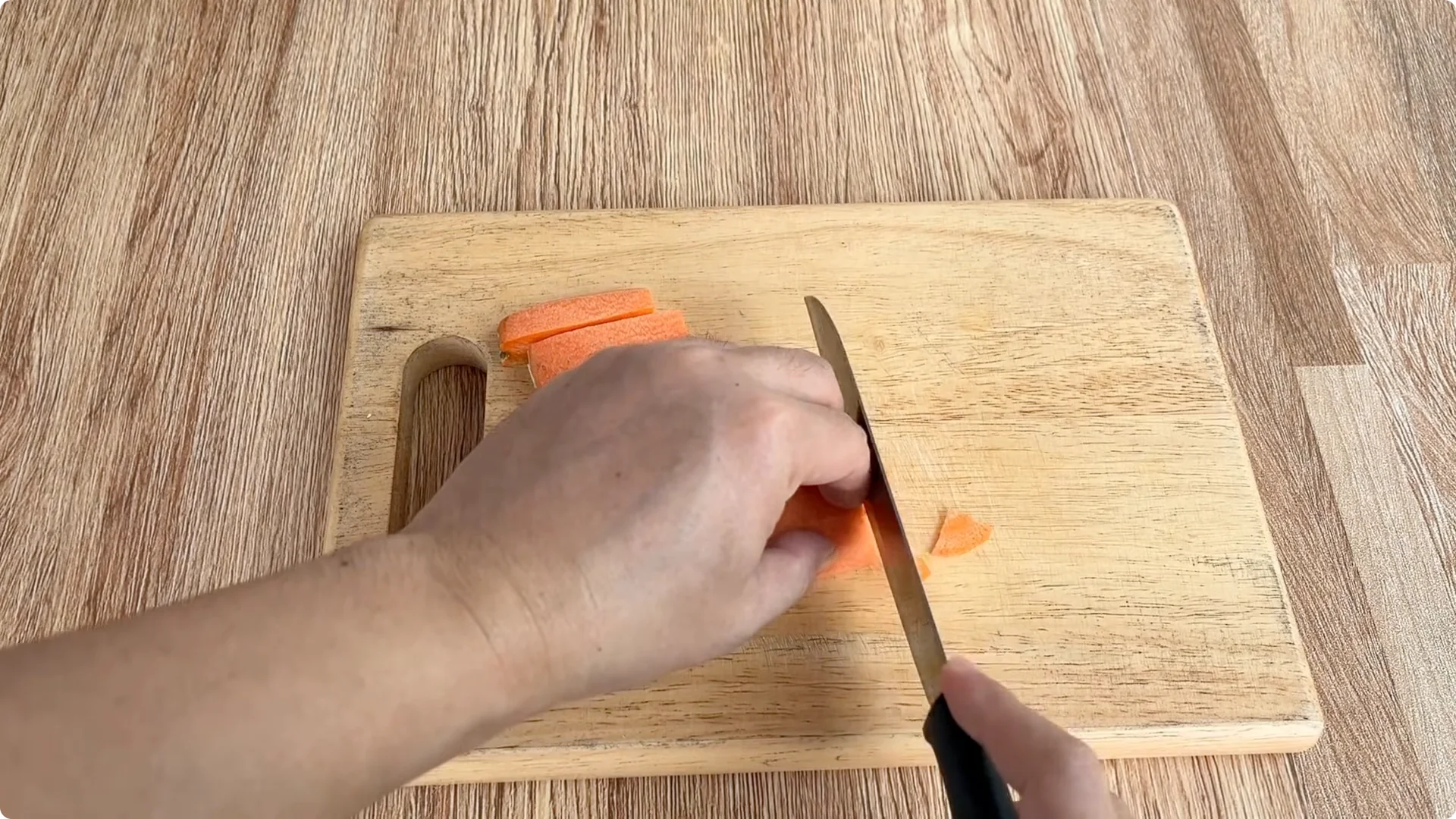 How Lemons Can Boost Rose Root Growth and Blooming screenshot 10