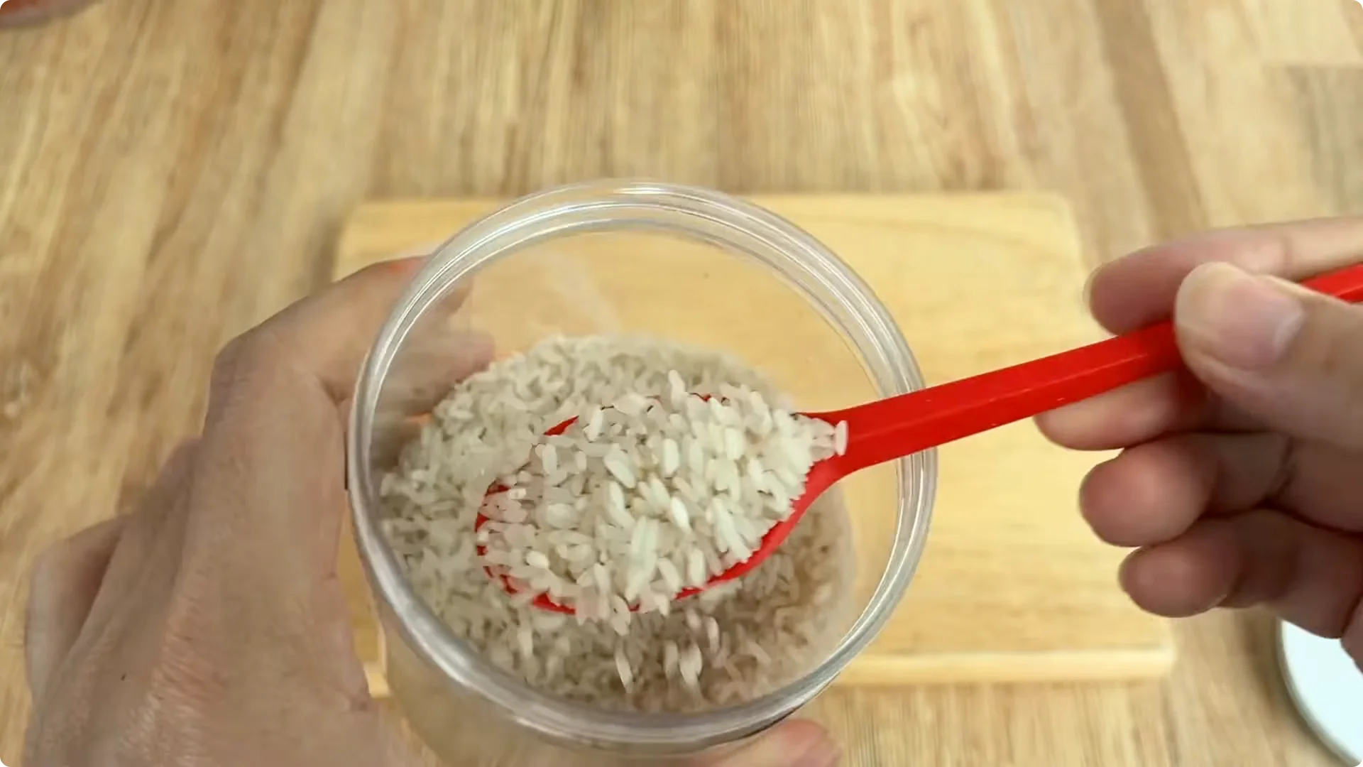 How Lemons Can Boost Rose Root Growth and Blooming screenshot 11