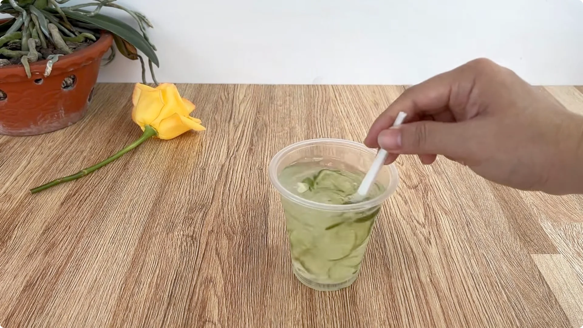 How Lemons Can Boost Rose Root Growth and Blooming screenshot 8