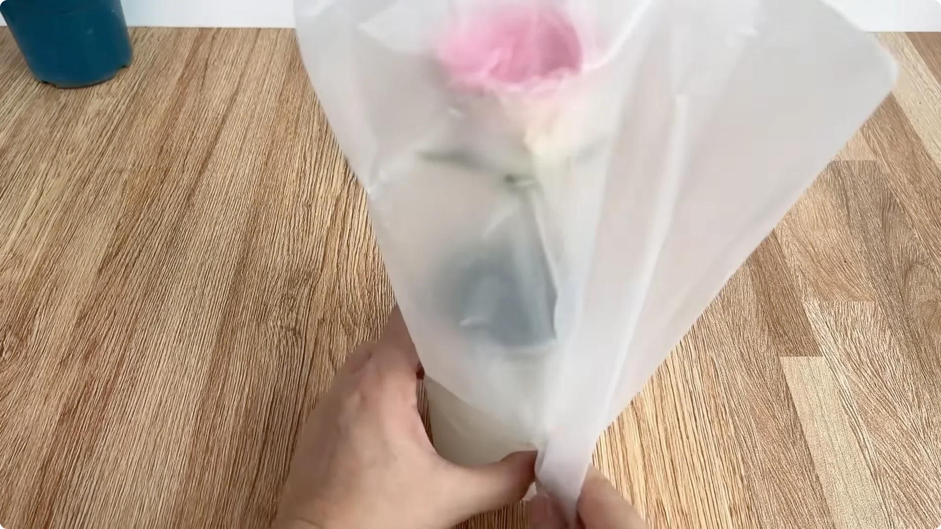 How One Egg Can Transform Your Rose Plant’s Roots and Blooms screenshot 7