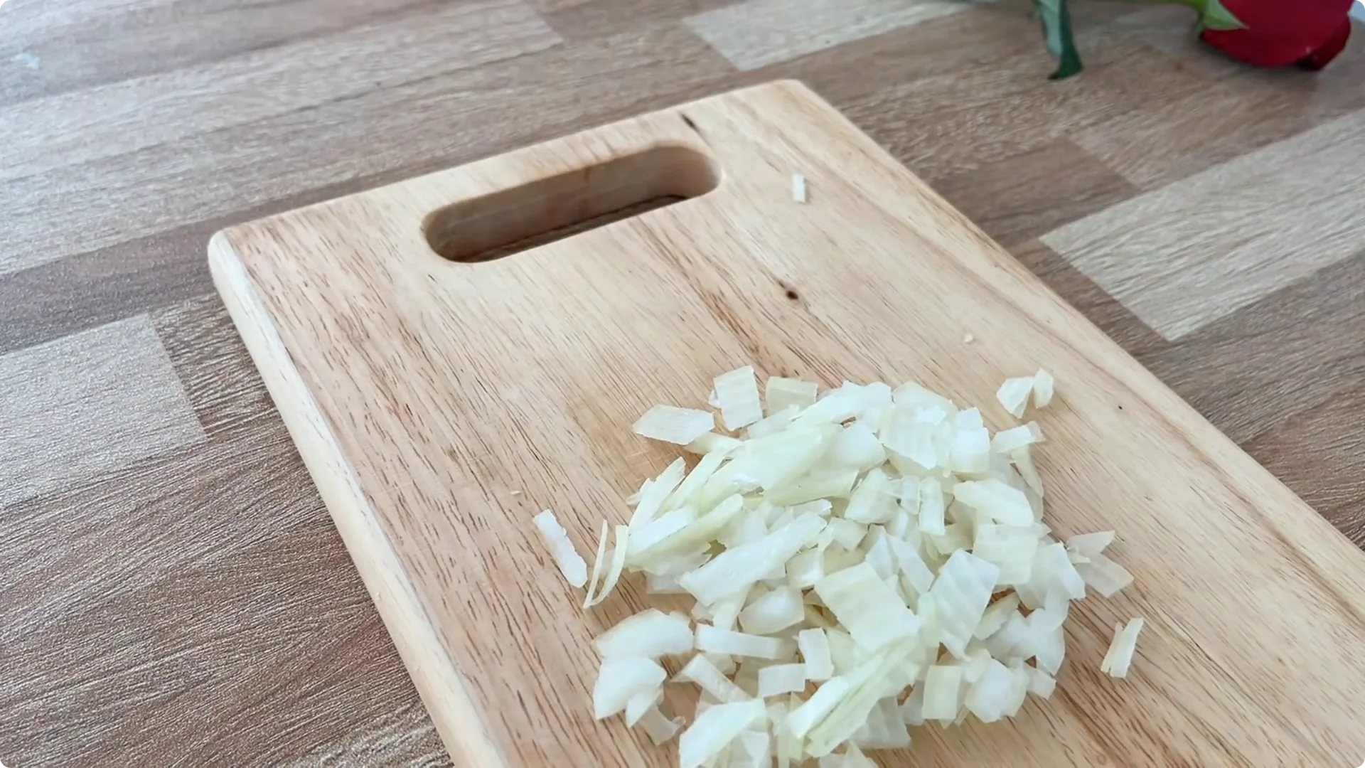 How Onions Help Roses Root Faster: A Simple Propagation Trick screenshot 4