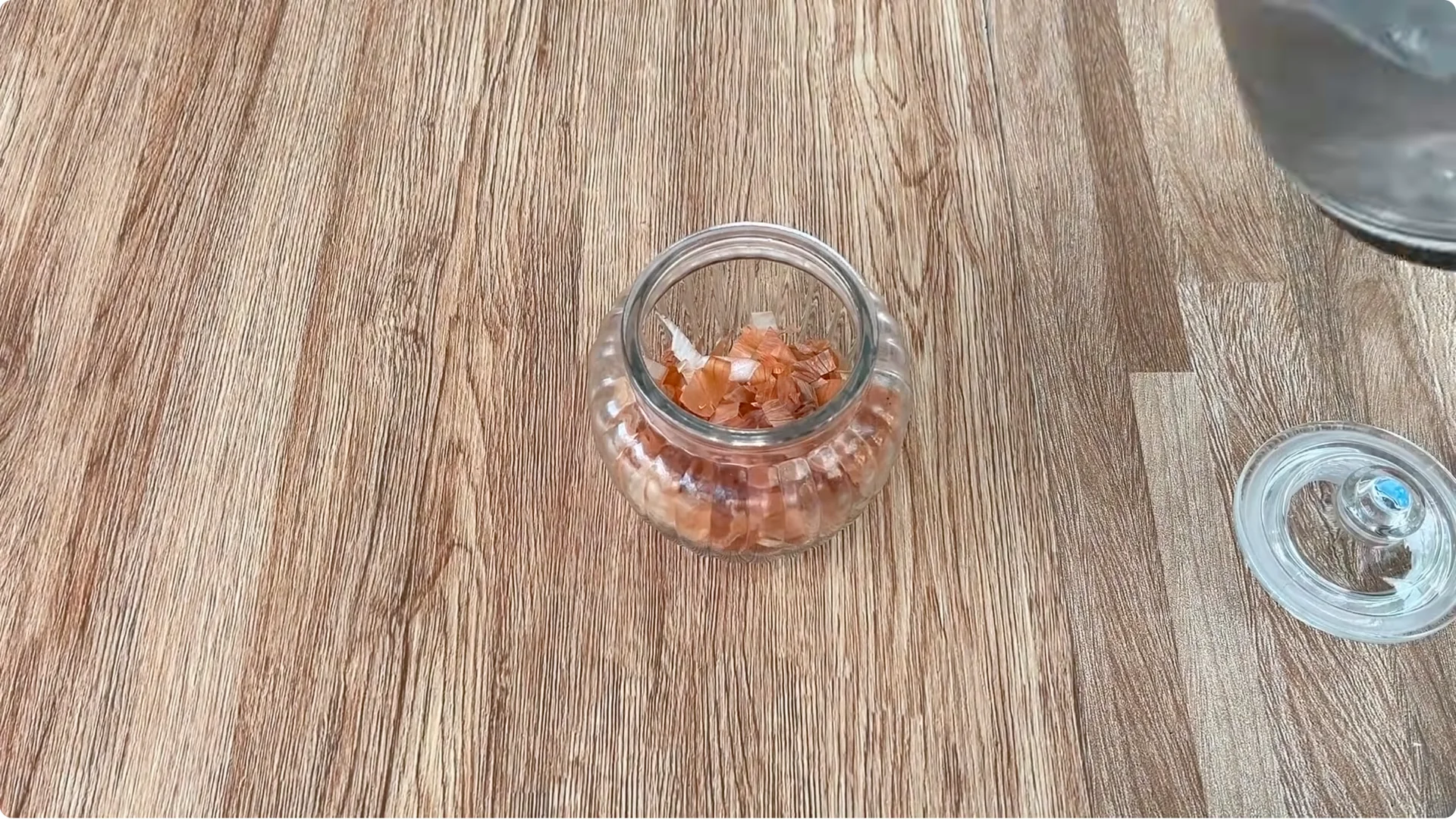 What Happens When You Insert a Rose Branch Into an Onion? screenshot 2