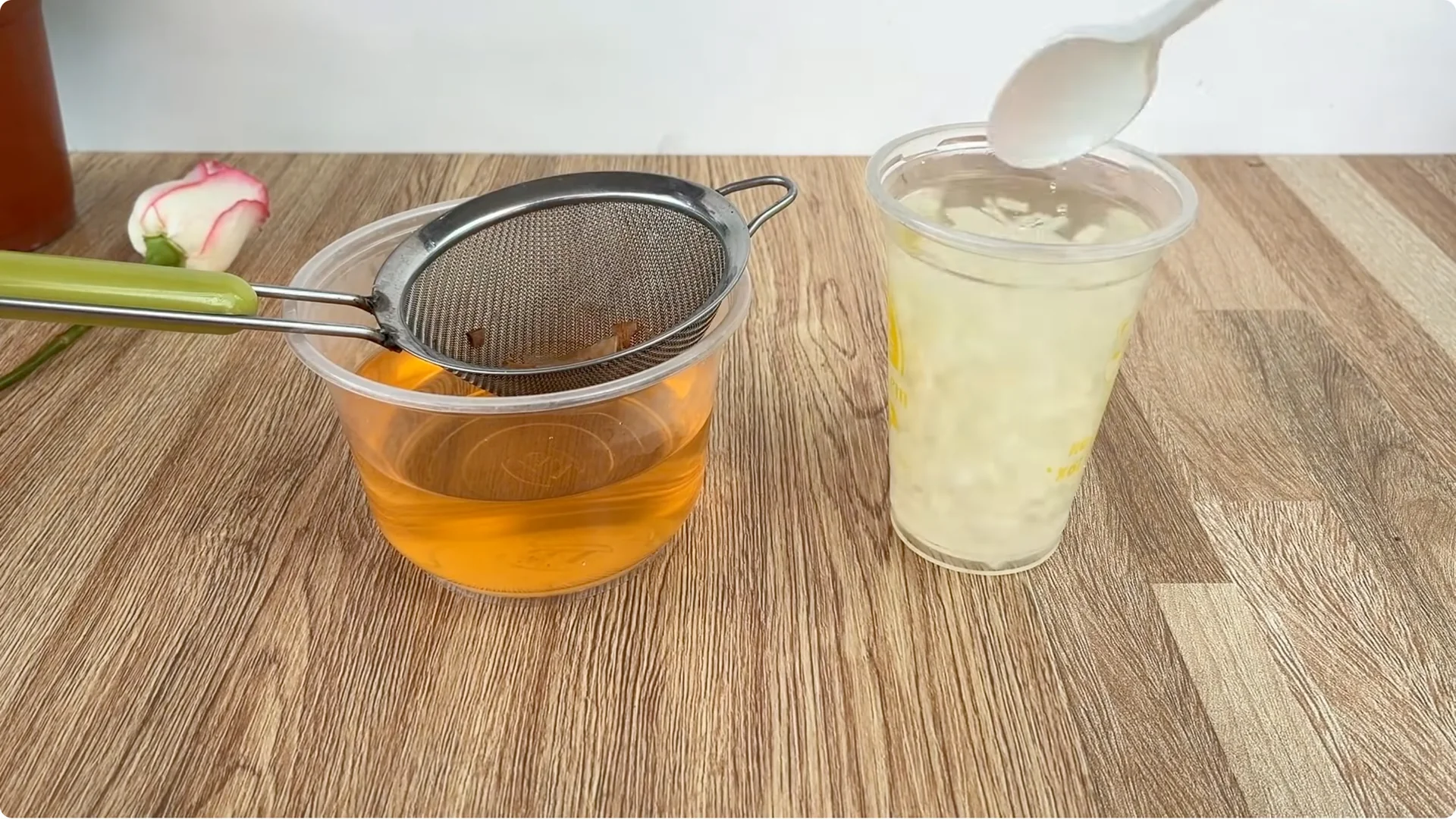 What Happens When You Insert a Rose Branch Into an Onion? screenshot 5