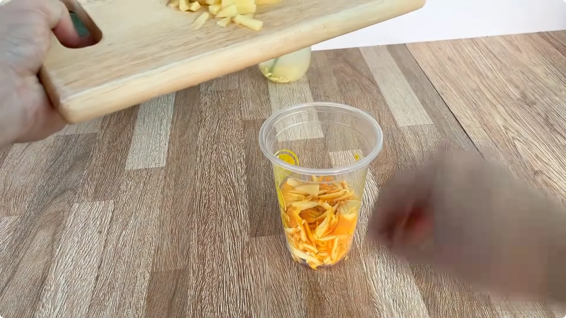 How Does an Orange Peel Grow a Rose Branch with 1001 Roots? screenshot 3