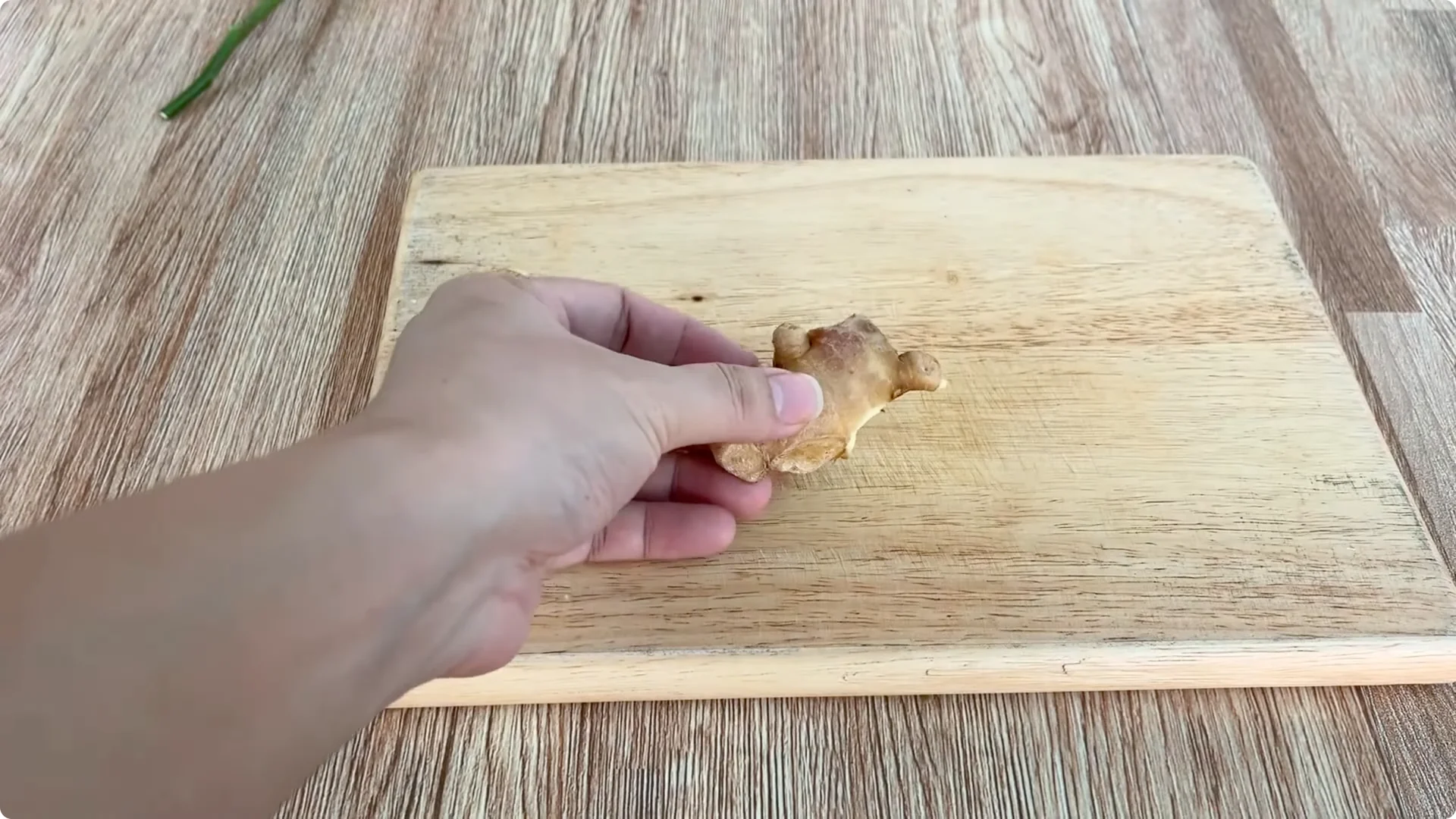 How One Cup Helps Any Rose Branch Root and Bloom Easily screenshot 2