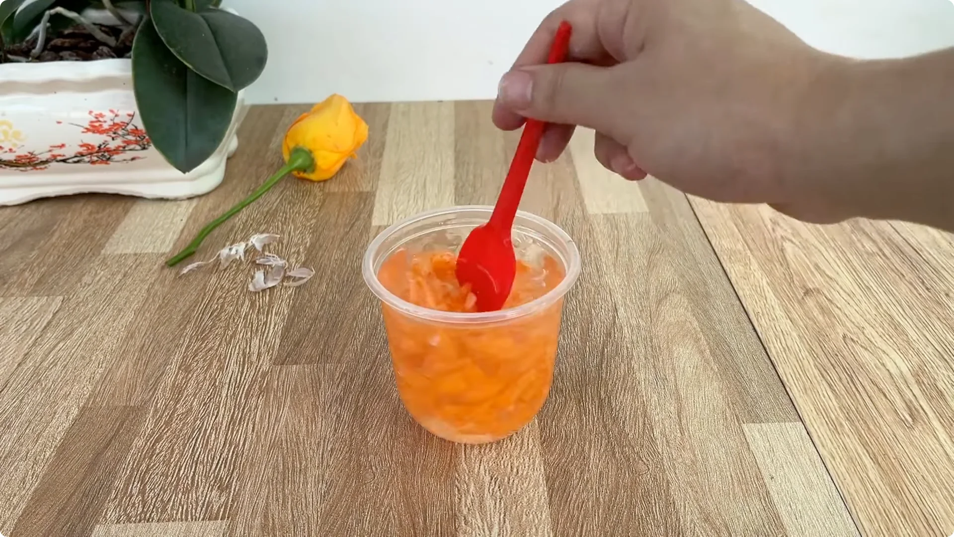 How Garlic Sparks Rose Branches to Root and Bud Overnight screenshot 14