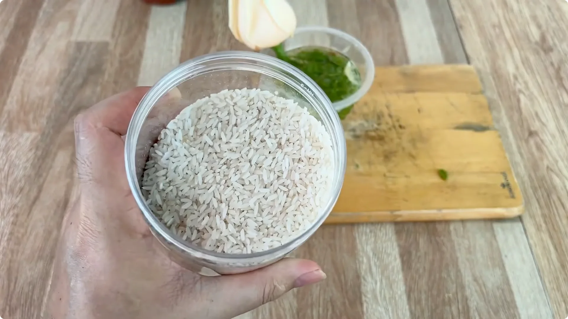 How Garlic Sparks Rose Branches to Root and Bud Overnight screenshot 4