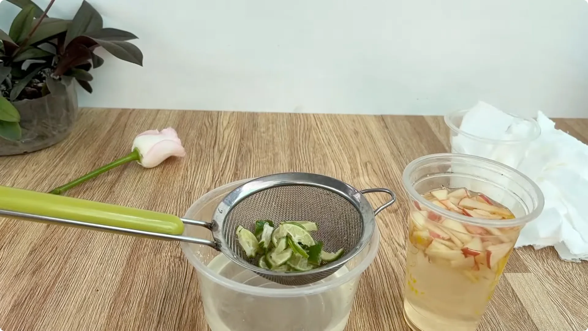 How Inserting a Rose Branch into a Lemon Grows More Roots and Flowers screenshot 6