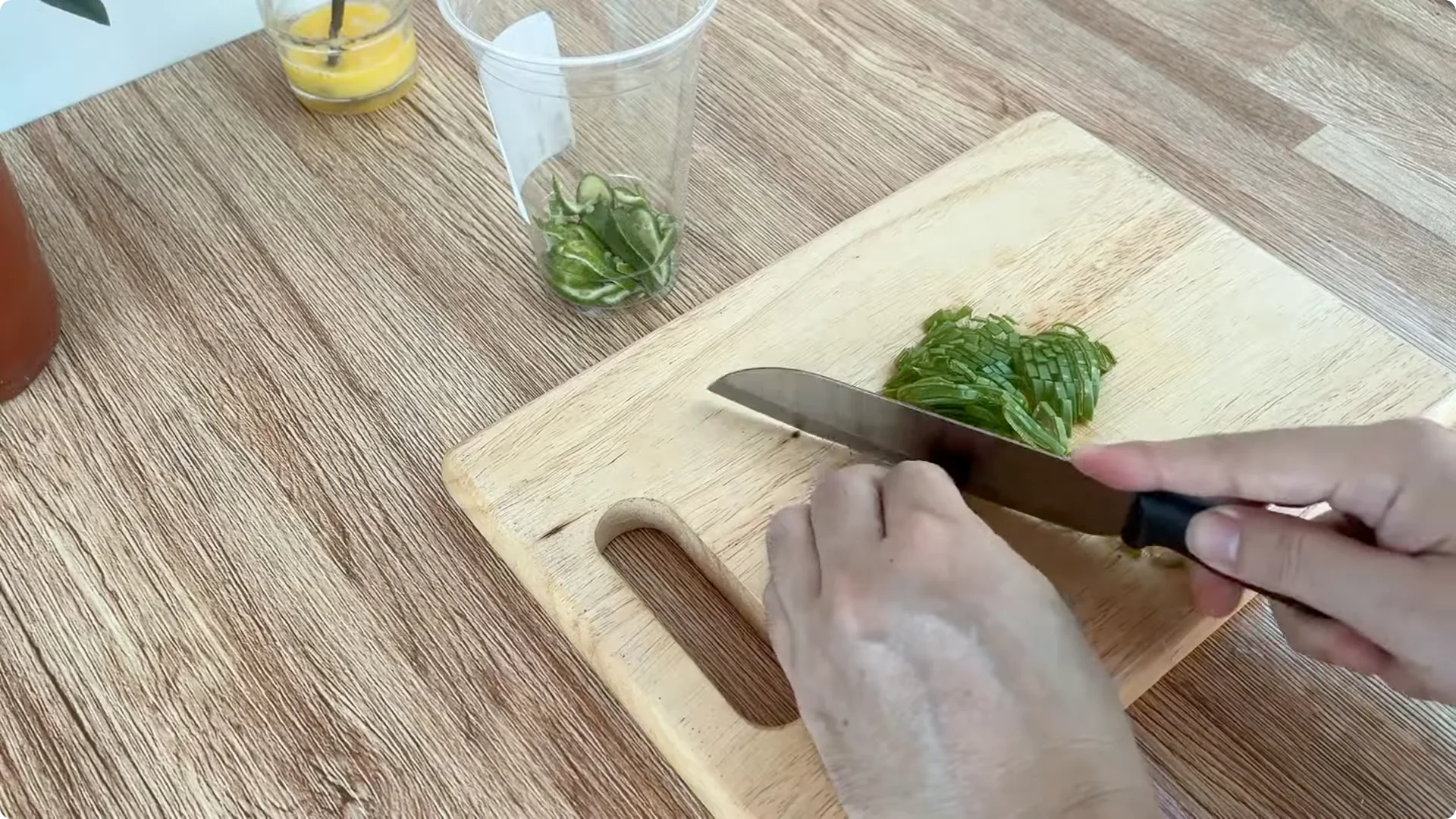 How One Egg Helped a Rose Branch Root Overnight screenshot 4