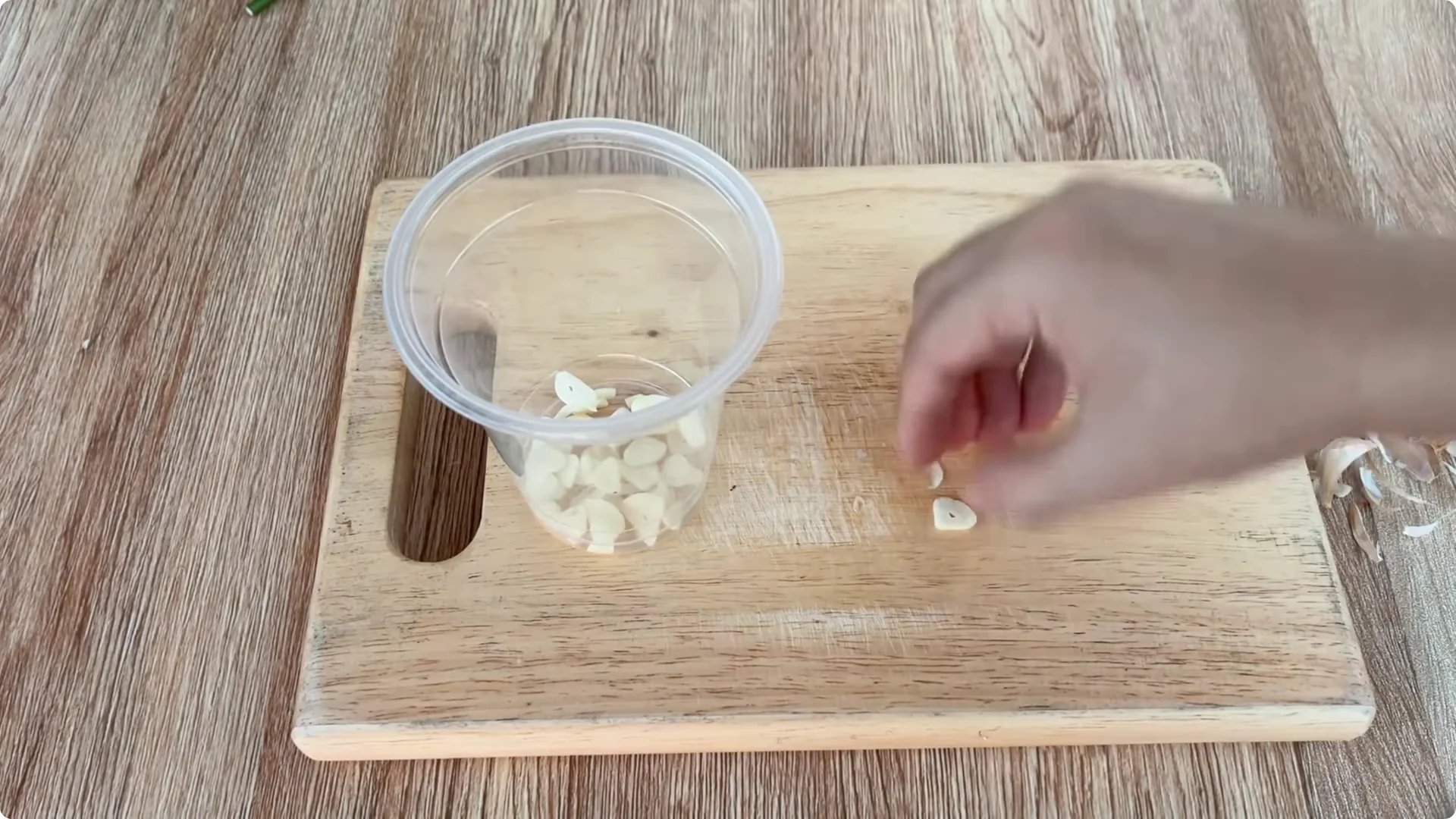 How One Garlic Clove Transformed a Rose Branch’s Growth screenshot 2