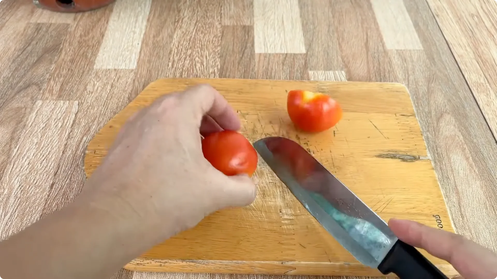 How One Slice of Tomato Transforms Rose Plants with Roots and Blooms screenshot 5