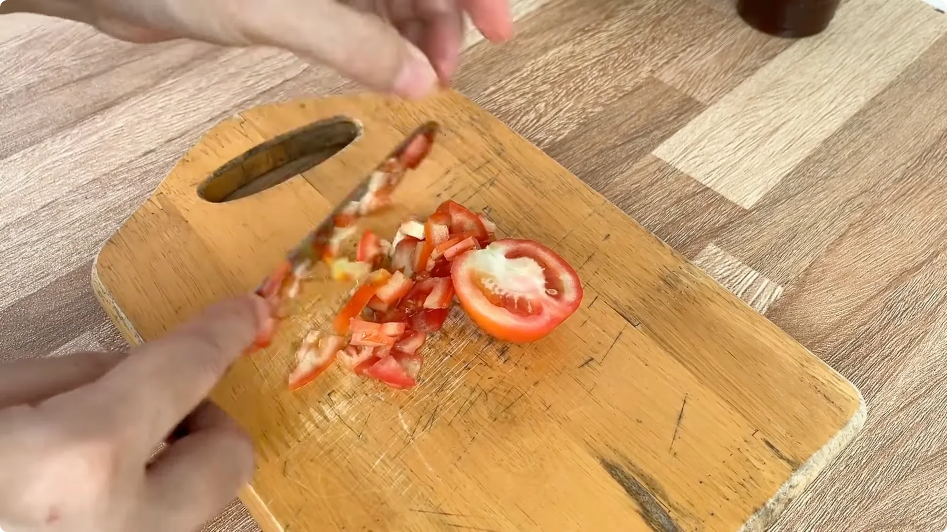 How One Slice of Tomato Transforms Rose Plants with Roots and Blooms screenshot 6