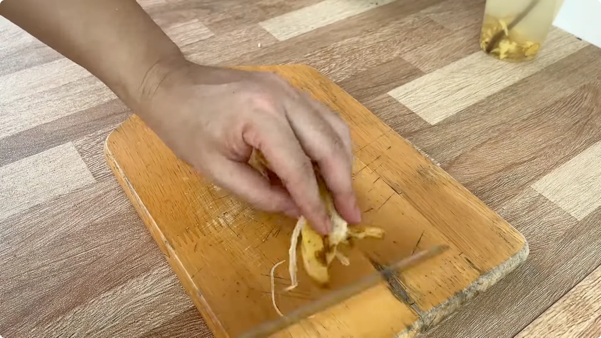 How One Spoon Transforms Your Rose Plant’s Roots and Blooms screenshot 6